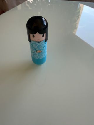 Labial Muñequita Kokeshi Azul y Rosa