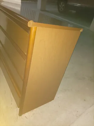 Cómoda de madera con 4 cajones