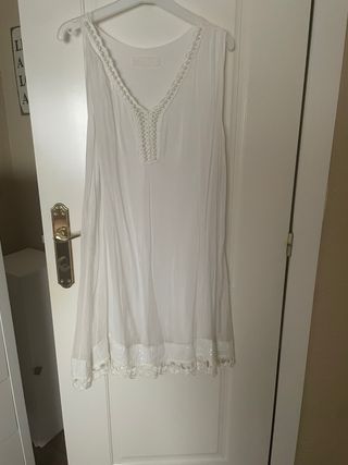 Vestido blanco estilo ibicenco