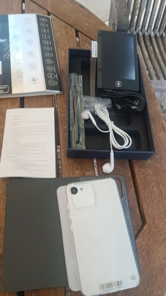 Lector E-book 2+16GB WiFi GPS FM