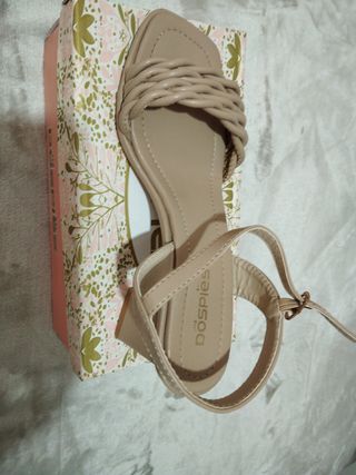Sandalias DOSPÍES tacón beige
