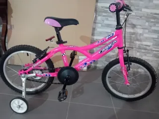 Bicicleta Orbea rosa con ruedines. 16 pulgadas.