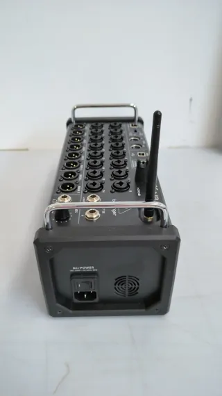 Mixer digitale Behringer XR18 B1Y9564