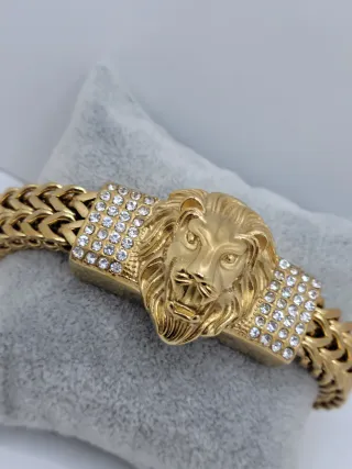 Pulsera dorada con cabeza de león y circonitas 