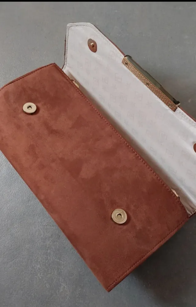 Pochette elegante effetto suede color terracotta