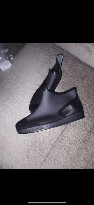 Botines de agua negras nuevas