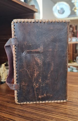 Funda de Libro/Cartas Cuero Tallado