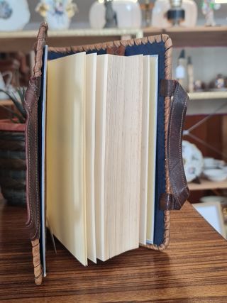 Funda de Libro/Cartas Cuero Tallado