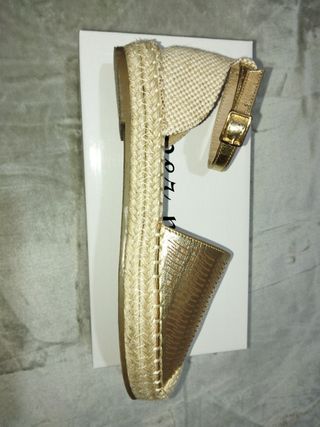 Sandalias Supermode Beige y Doradas