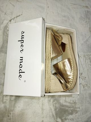 Sandalias Supermode Beige y Doradas