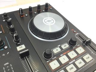 mesa mezclas traktor kontrol s2