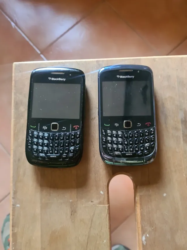 BlackBerry Curve 9300 y 8520