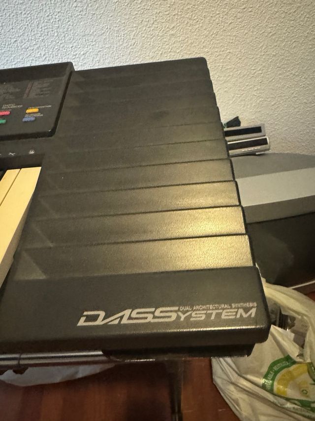 Teclado Yamaha PSR-27 con soporte