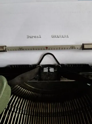 Máquina de escribir Olympia antigua