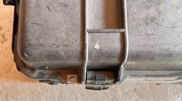 Maletín porta armas negro estanco y resistente.