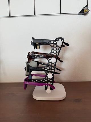 Estante para gafas de sol negro y blanco