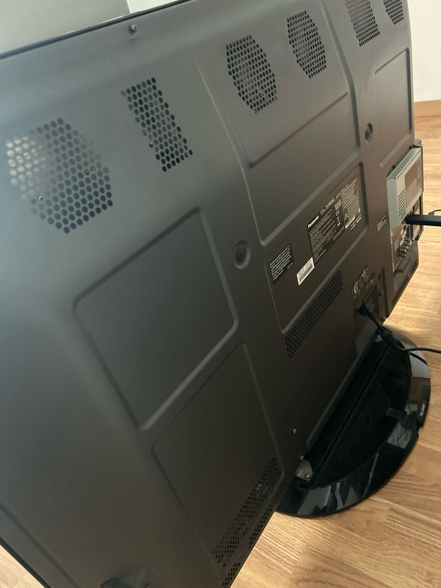 • Televisor Panasonic Viera (46”)