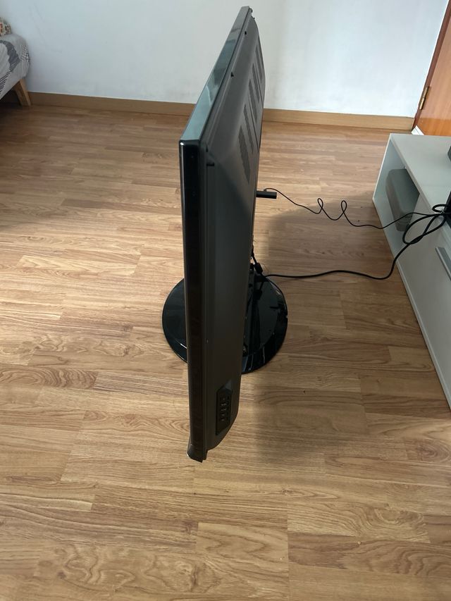 • Televisor Panasonic Viera (46”)