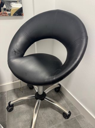 silla negra de peluquería 