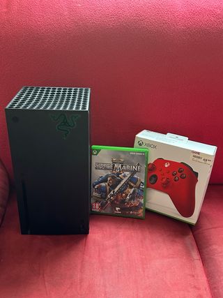 Xbox Series X + Mando Rojo + Space Marine 2