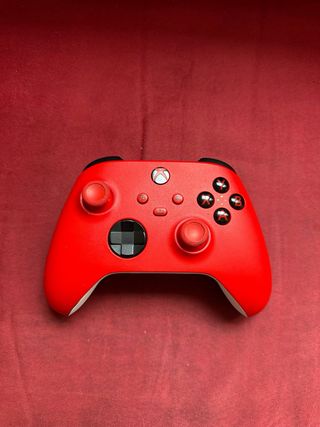 Xbox Series X + Mando Rojo + Space Marine 2