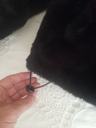 Chaquetón corto pelo negro