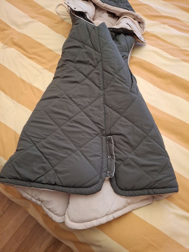 Chaleco reversible beige y verde oliva