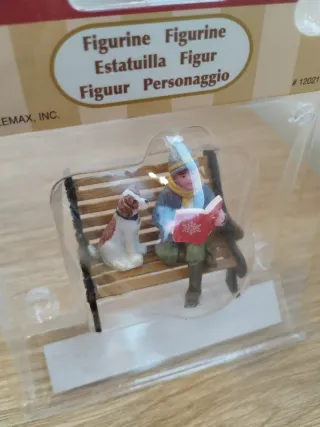 Figura Lemax Navidad Chico y Perro