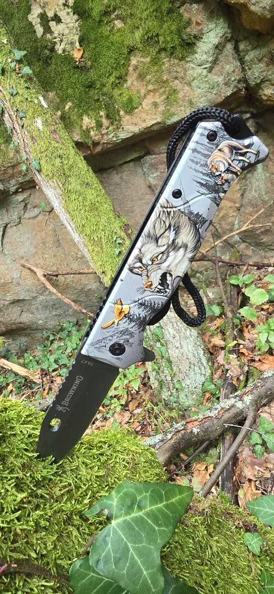 Cuchillo de caza Browning con diseño lobo