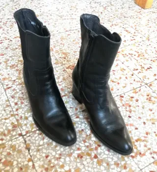 Stivaletti neri in pelle n. 37