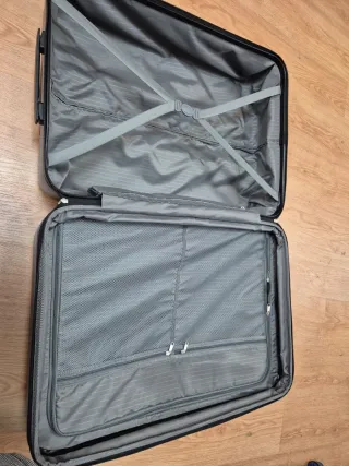 Maleta Amazon Basics Rígida Giratoria Azul