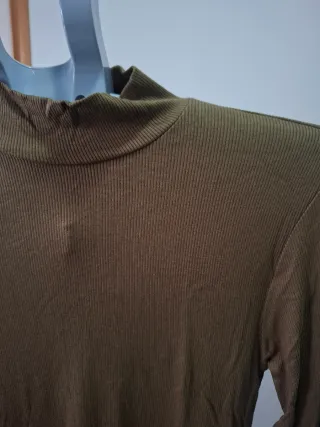Jersey cuello alto verde oliva