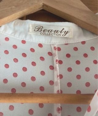 Blusa lunares blanco y rojo talla S