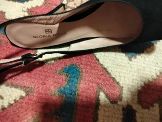 Zapatos Gloria Ortiz ante negro tacón