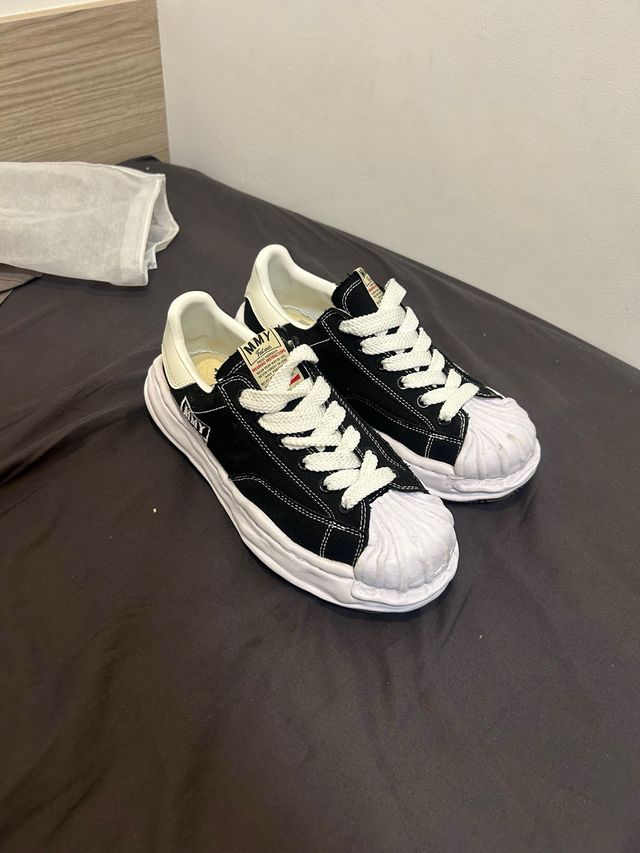 Mihara Yasuhiro Zapatillas Negras y Blancas