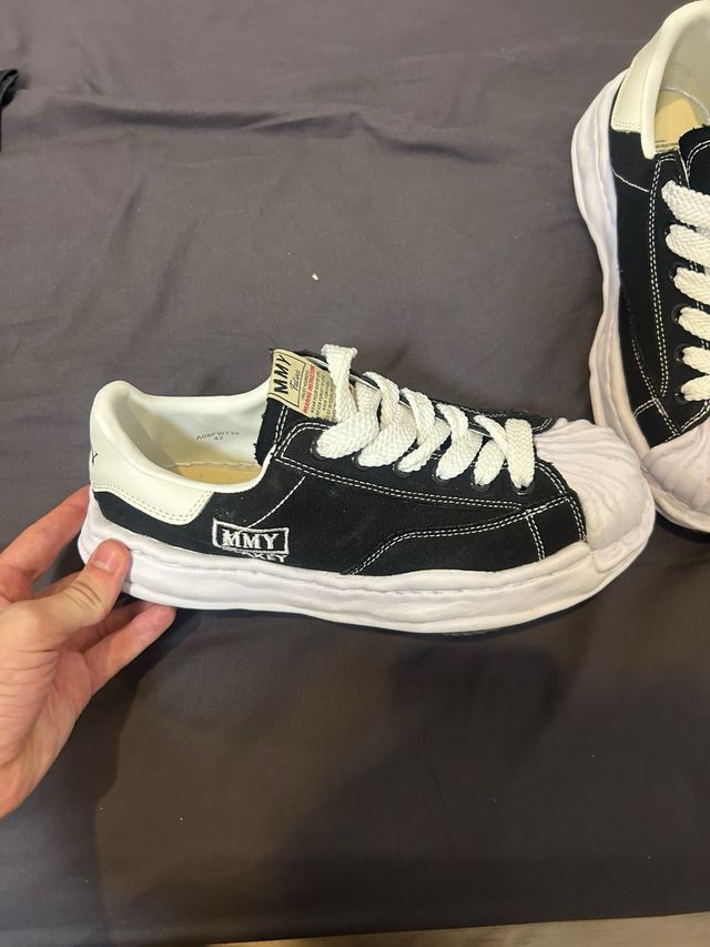 Mihara Yasuhiro Zapatillas Negras y Blancas