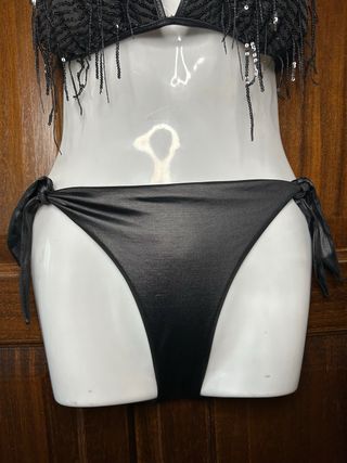Bikini nero con frange di pajete