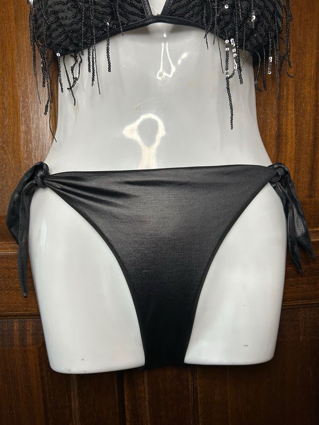 Bikini nero con frange di pajete