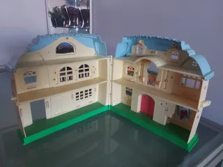 Casa de muñecas de juguete