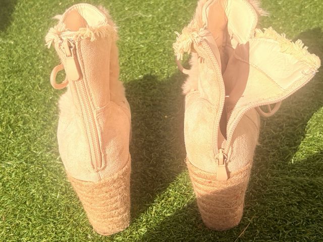 Botines cuña beige con pelo