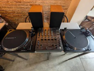 Giradischi + mixer + altoparlanti
