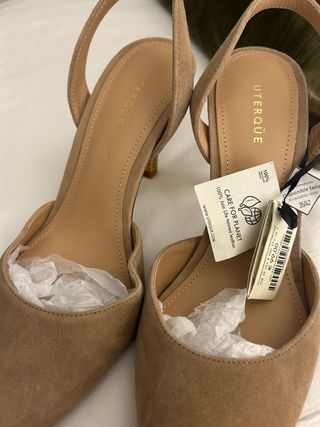 Zapatos de tacón UTERQUE beige talla 39