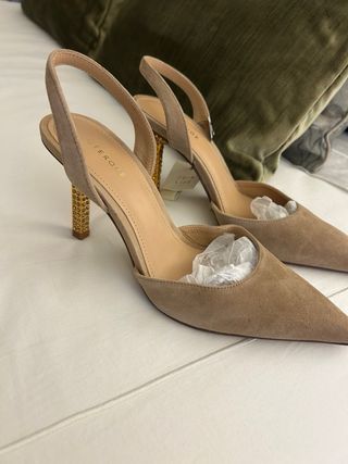 Zapatos de tacón UTERQUE beige talla 39