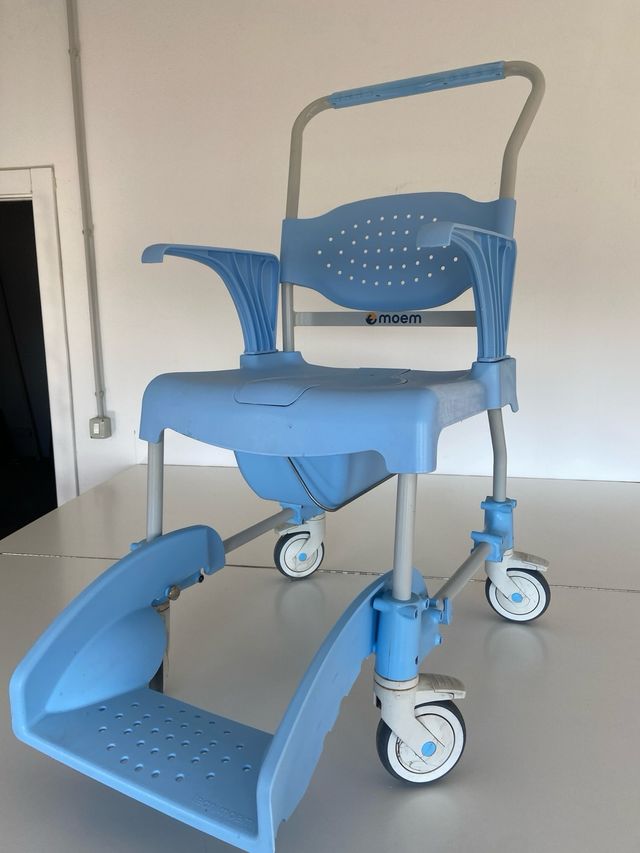 Silla de baño para discapacidad usada muy poco