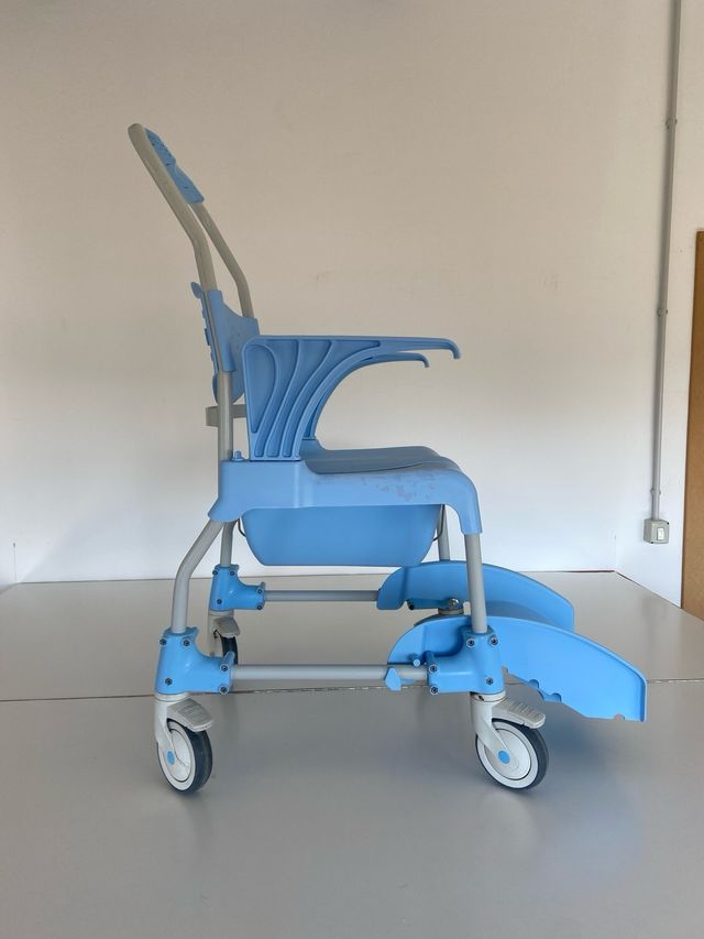Silla de baño para discapacidad usada muy poco