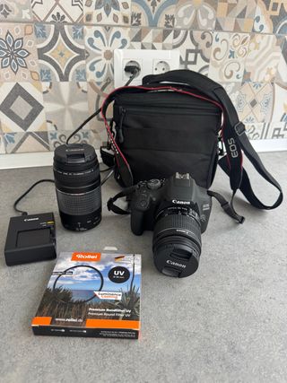 Fotocamera Canon EOS 2000D + accessori