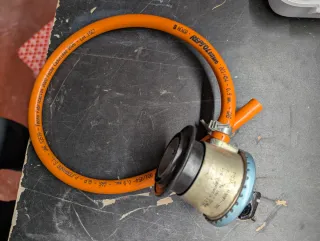 Regulador Bombona Butano con Manguera abrazaderas