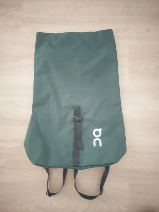 Mochila deportiva ON verde oscuro