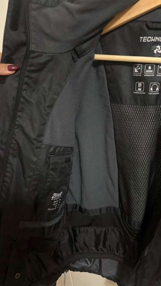 Anorak mujer negro con capucha waterproof