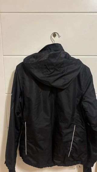 Anorak mujer negro con capucha waterproof
